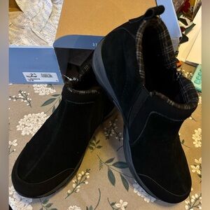 Easy Spirit Ebony8 Black Zippered Booties. Size 10 Medium. NIB
